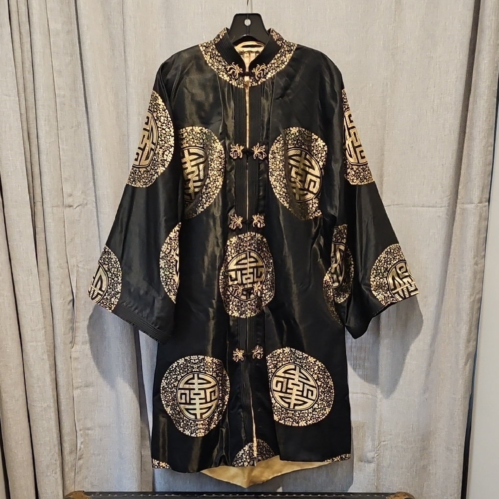 The Best Co. Vintage Hong Kong Elegant Japanese Black and Gold Kimono Ja…